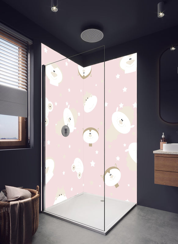 Duschrückwand - Fröhliche Tiere bunt gemischt in dunklem Badezimmer mit Regenduschkopf