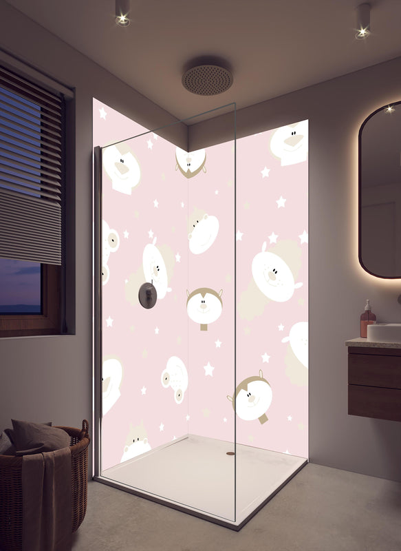 Duschrückwand - Fröhliche Tiere bunt gemischt in cremefarbenem Badezimmer mit Regenduschkopf