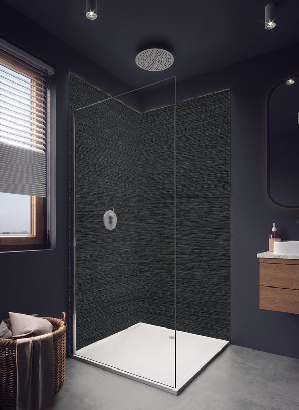 Duschrückwand - Gebürstetes dunkles Metall in dunklem Badezimmer mit Regenduschkopf