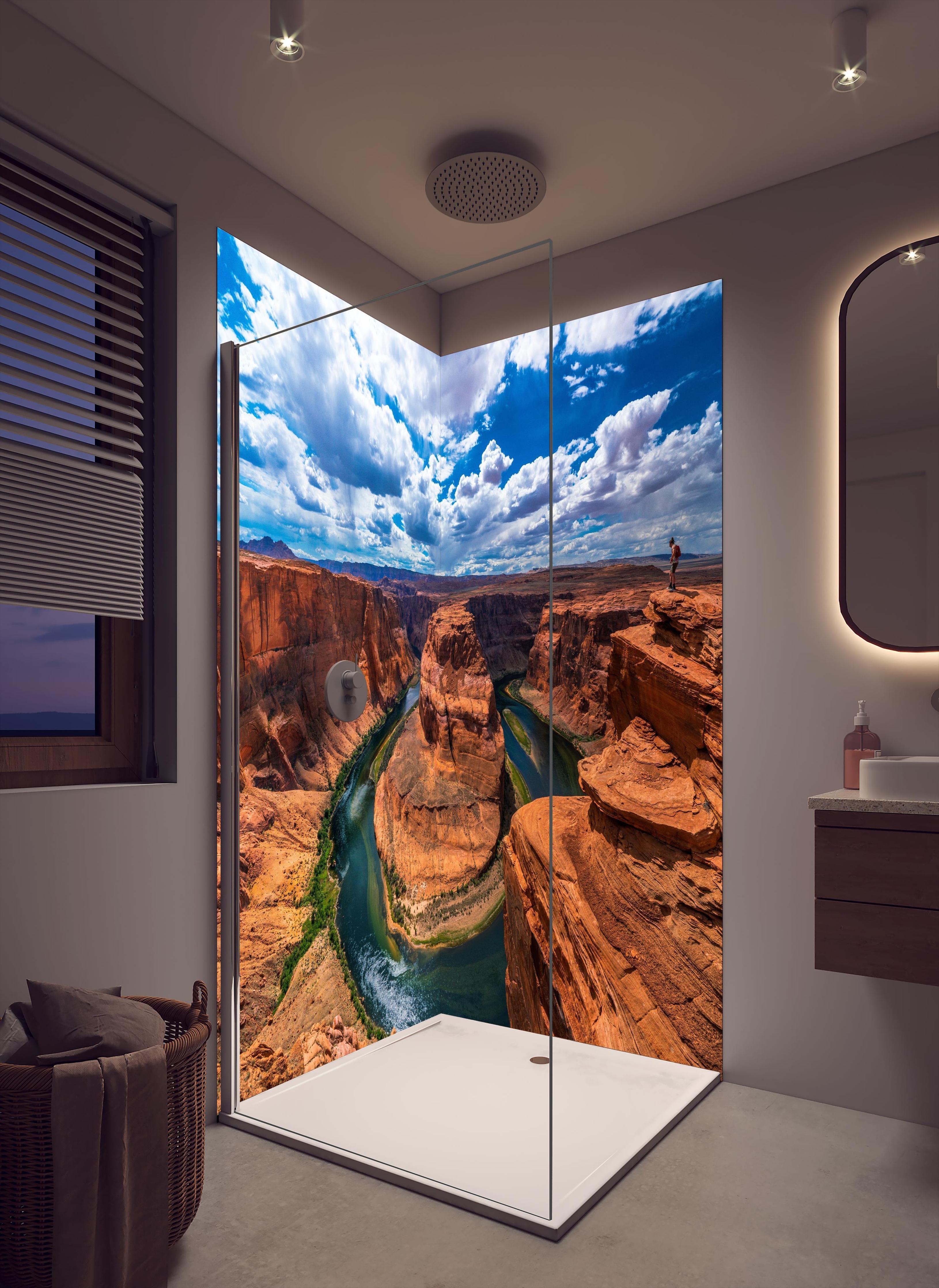 Duschrückwand - Horseshoe Bend Tal in Arizona bei Tag in cremefarbenem Badezimmer mit Regenduschkopf