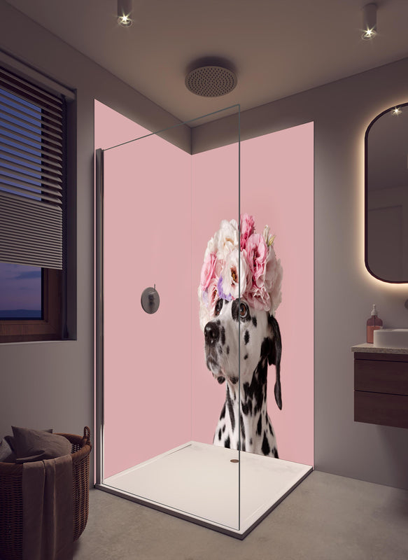 Duschrückwand - Liebenswerter Dalmatiner Hund in cremefarbenem Badezimmer mit Regenduschkopf