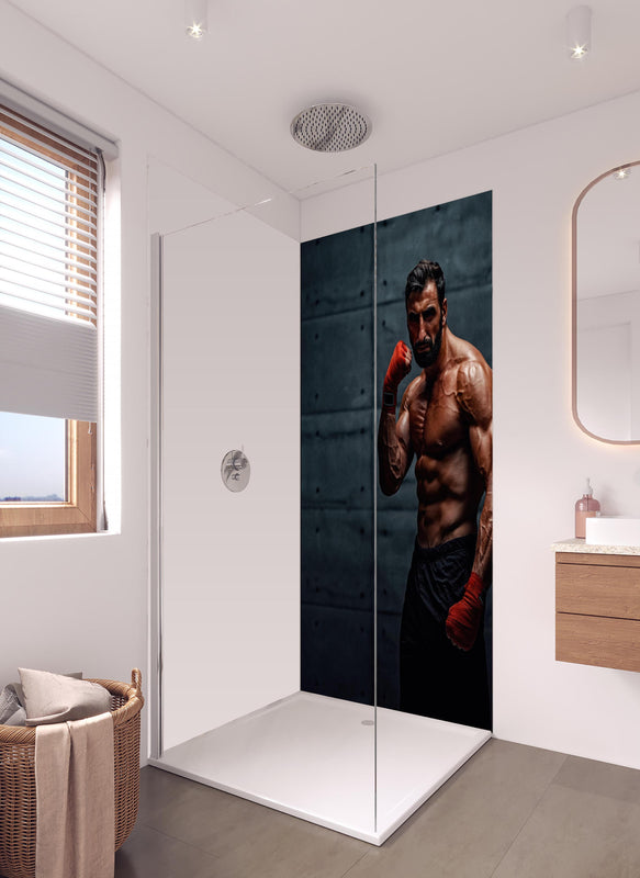 Duschrückwand - Muskolöser MMA Kämpfer in hellem Badezimmer mit Regenduschkopf - einteilige Duschrückwand