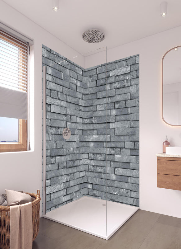 Duschrückwand - Nahtlose graue Schiefersteinwand Textur in hellem Badezimmer mit Regenduschkopf  - zweiteilige Eck-Duschrückwand