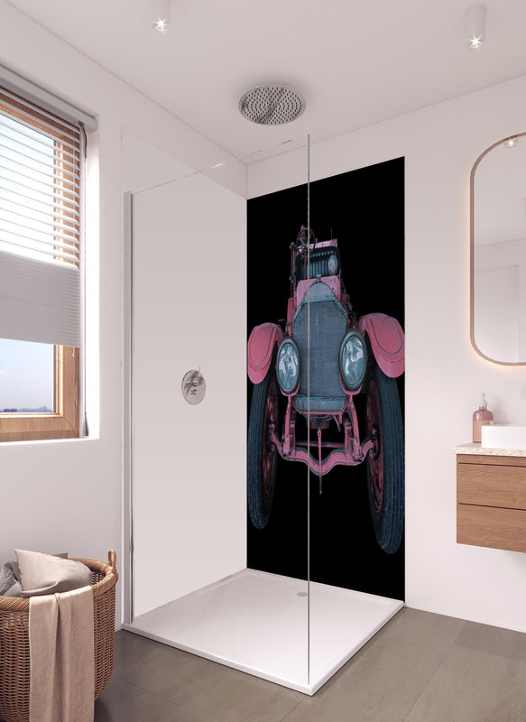 Duschrückwand - Oldtimer isoliert auf Schwarz in hellem Badezimmer mit Regenduschkopf - einteilige Duschrückwand