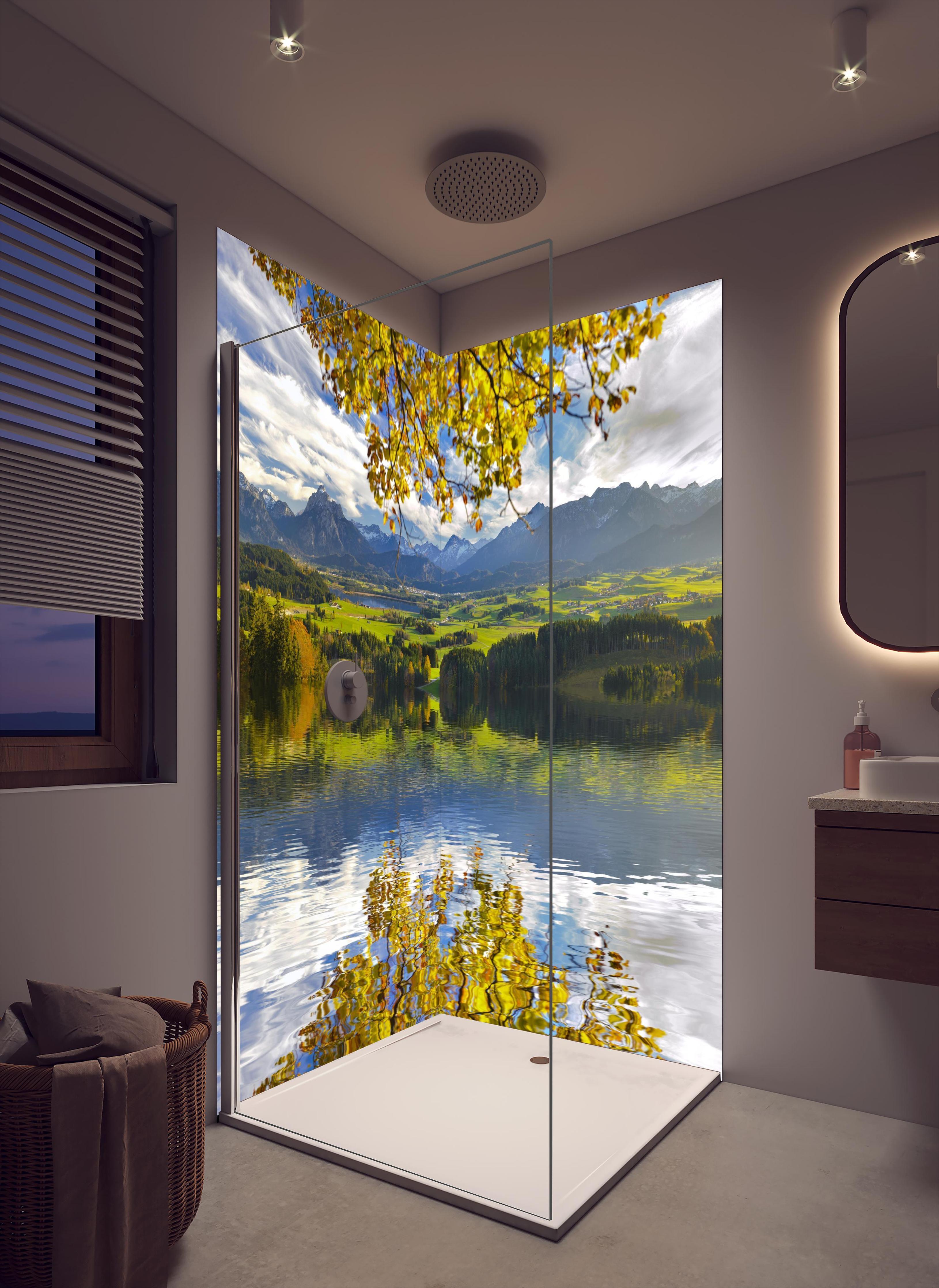 Duschrückwand - Panoramalandschaft in Bayern im Herbst in cremefarbenem Badezimmer mit Regenduschkopf