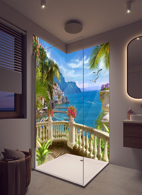 Duschrückwand - Paradiesischer Ausblick vom Balkon in Sizilien in cremefarbenem Badezimmer mit Regenduschkopf