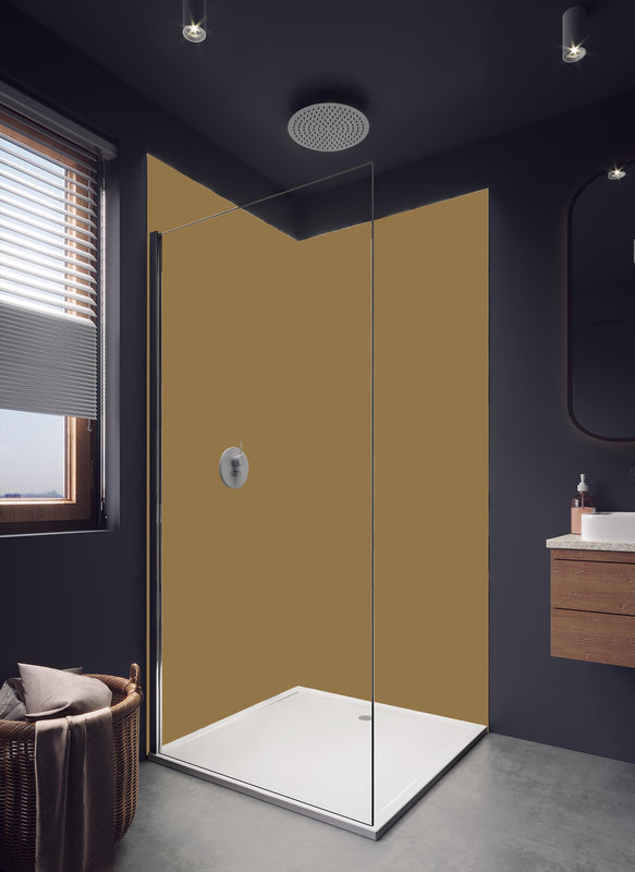 Duschrückwand - RAL 1036 (Perlgold) in hellem Badezimmer mit Regenduschkopf - einteilige Duschrückwand
