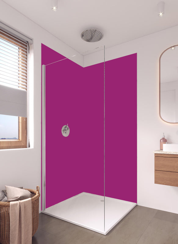 Duschrückwand - RAL 4006 (Verkehrsviolett) in hellem Badezimmer mit Regenduschkopf  - zweiteilige Eck-Duschrückwand