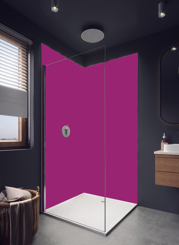 Duschrückwand - RAL 4006 (Verkehrsviolett) in hellem Badezimmer mit Regenduschkopf - einteilige Duschrückwand
