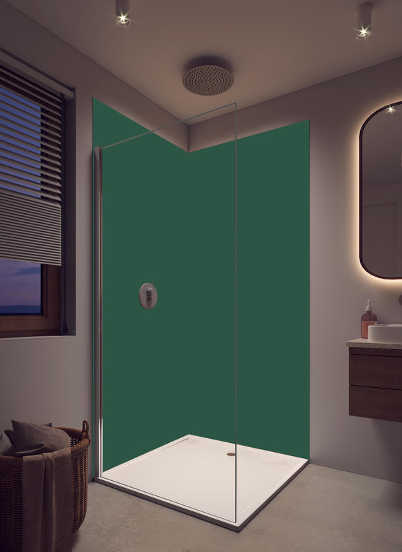 Duschrückwand - RAL 6028 (Tannengrün) in luxuriöser Dusche mit Regenduschkopf