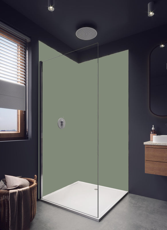 Duschrückwand - RAL 7033 (Zementgrau) in hellem Badezimmer mit Regenduschkopf - einteilige Duschrückwand