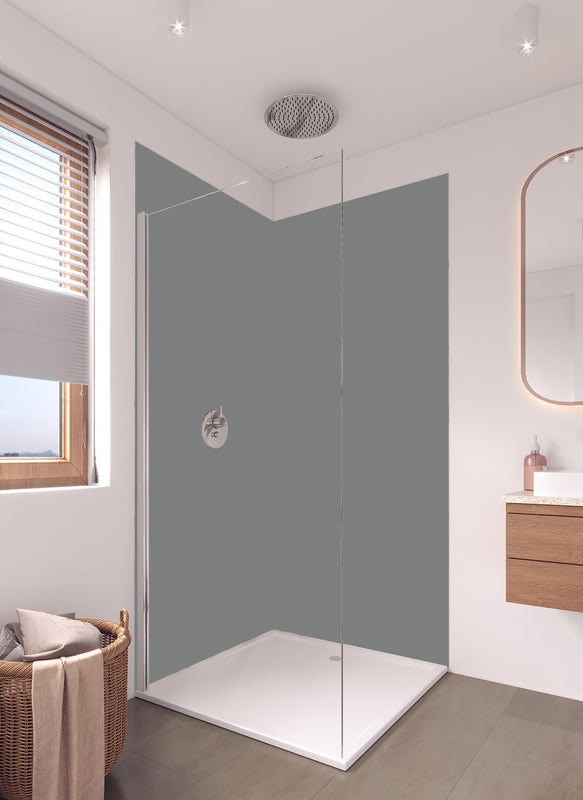 Duschrückwand - RAL 7037 (Staubiges Grau) in hellem Badezimmer mit Regenduschkopf  - zweiteilige Eck-Duschrückwand