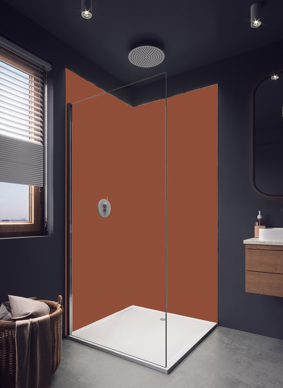 Duschrückwand - RAL 8004 (Kupferbraun) in hellem Badezimmer mit Regenduschkopf - einteilige Duschrückwand