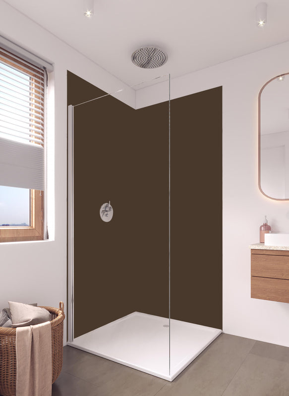 Duschrückwand - RAL 8014 (Sepiabraun) in hellem Badezimmer mit Regenduschkopf  - zweiteilige Eck-Duschrückwand