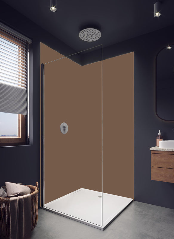 Duschrückwand - RAL 8025 (Blassbraun) in hellem Badezimmer mit Regenduschkopf - einteilige Duschrückwand