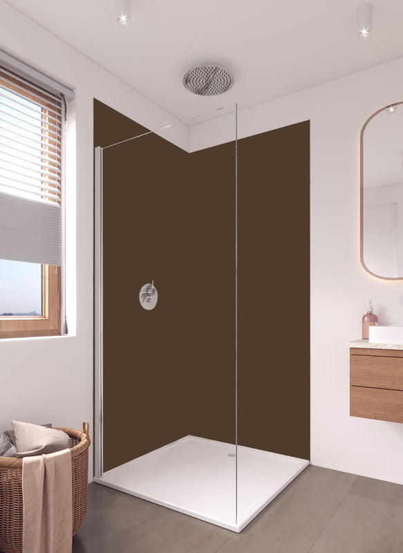 Duschrückwand - RAL 8028 (Terrabraun) in hellem Badezimmer mit Regenduschkopf  - zweiteilige Eck-Duschrückwand
