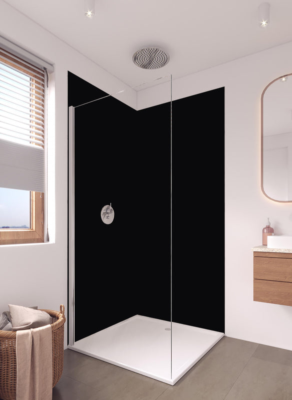 Duschrückwand - RAL 9005 (Tiefschwarz) in hellem Badezimmer mit Regenduschkopf  - zweiteilige Eck-Duschrückwand