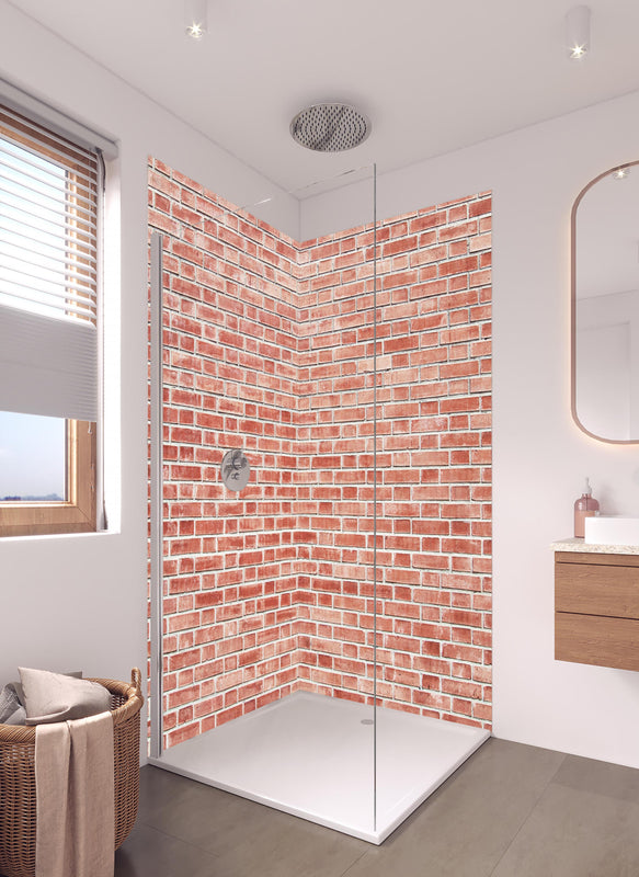 Duschrückwand - Rote rissige Backsteinmauertextur in hellem Badezimmer mit Regenduschkopf  - zweiteilige Eck-Duschrückwand