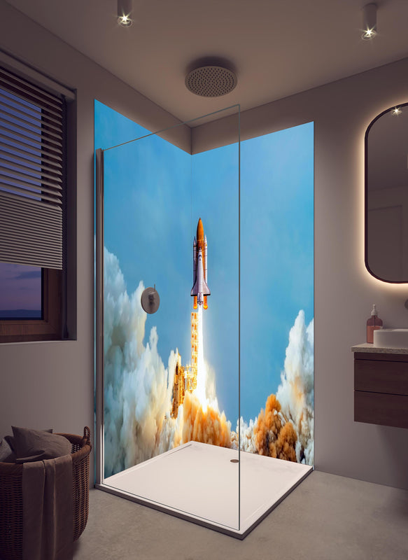 Duschrückwand - STS-135 Atlantis-Start in cremefarbenem Badezimmer mit Regenduschkopf