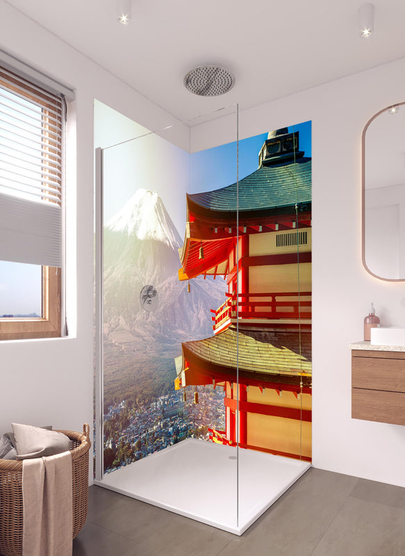 Duschrückwand - Sonnenaufgang des Berges Fuji und rote Pagode in hellem Badezimmer mit Regenduschkopf  - zweiteilige Eck-Duschrückwand