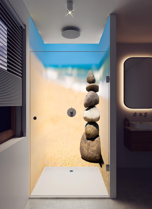 Duschrückwand - Steine Meditation Balance in luxuriöser Dusche mit Regenduschkopf