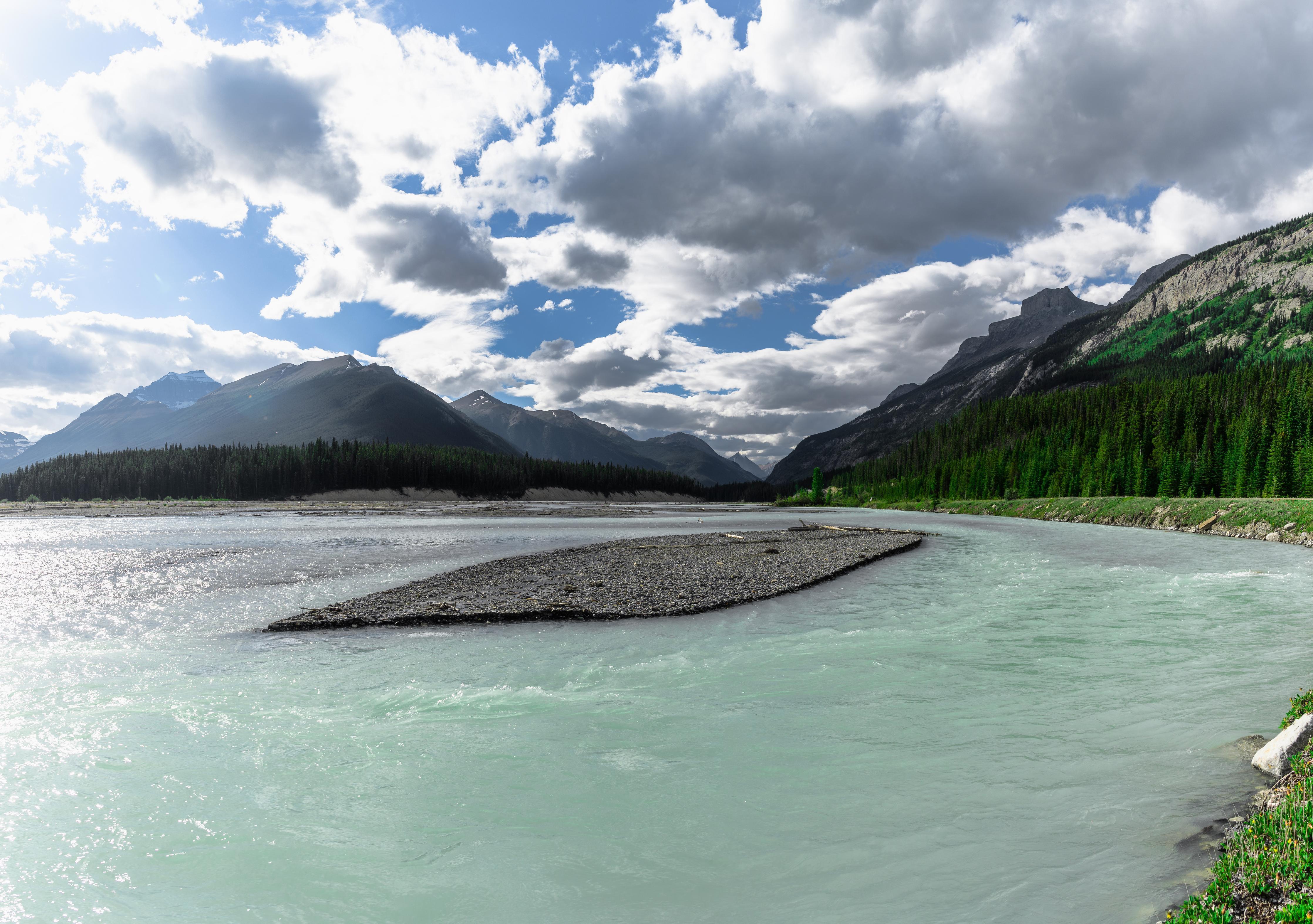 Duschrückwand-Steinlandschaft auf dem Wasser in Banff