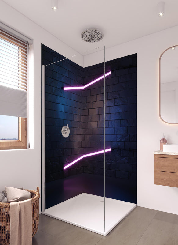 Duschrückwand - Stilvoller moderner lila Neonlichtrahmen in hellem Badezimmer mit Regenduschkopf  - zweiteilige Eck-Duschrückwand
