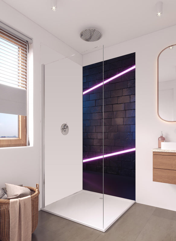 Duschrückwand - Stilvoller moderner lila Neonlichtrahmen in hellem Badezimmer mit Regenduschkopf - einteilige Duschrückwand