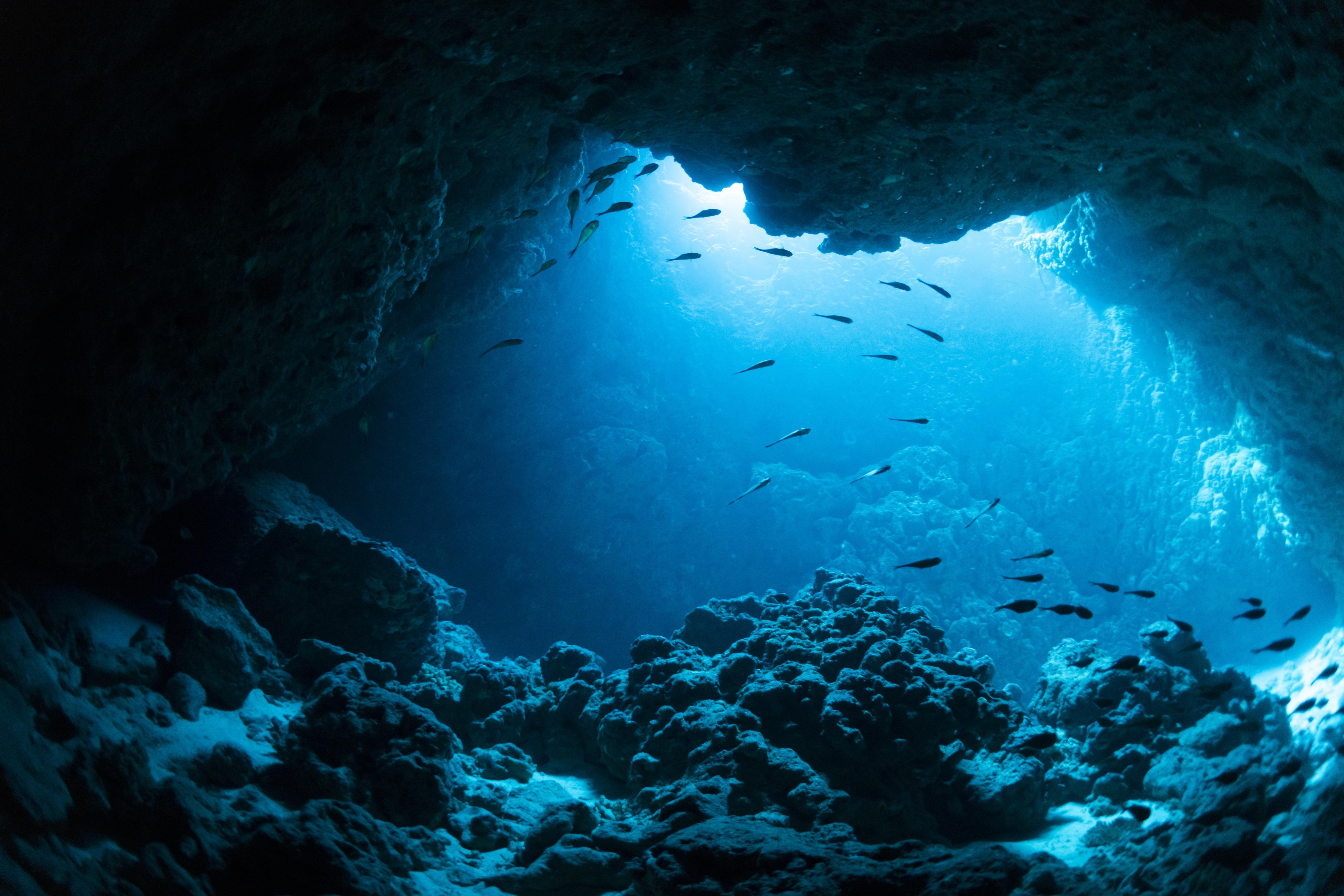 Duschrückwand-Unterwasser-Höhle in Miyako-jima