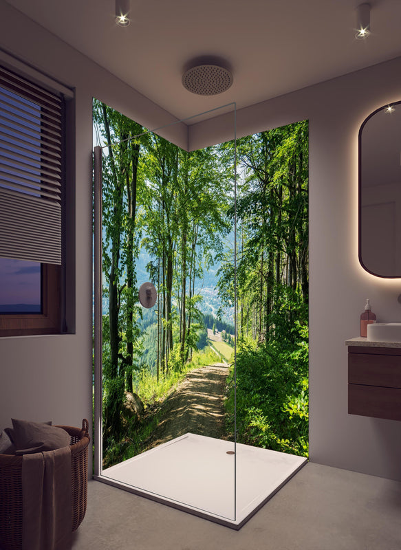 Duschrückwand - Waldweg Beskiden Polen in cremefarbenem Badezimmer mit Regenduschkopf