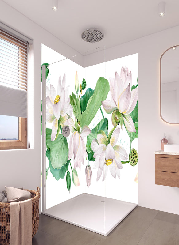 Duschrückwand - Weiße Lotusblumen - nahtlose Muster in hellem Badezimmer mit Regenduschkopf  - zweiteilige Eck-Duschrückwand