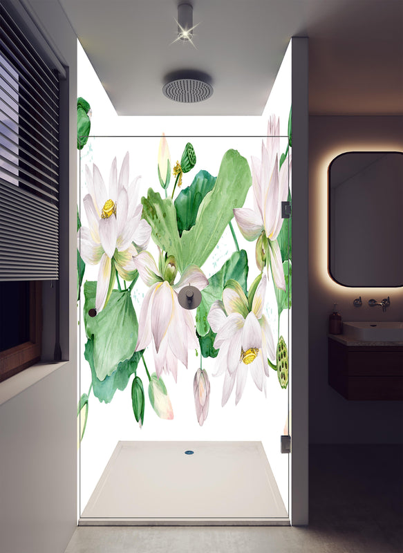 Duschrückwand - Weiße Lotusblumen - nahtlose Muster in luxuriöser Dusche mit Regenduschkopf