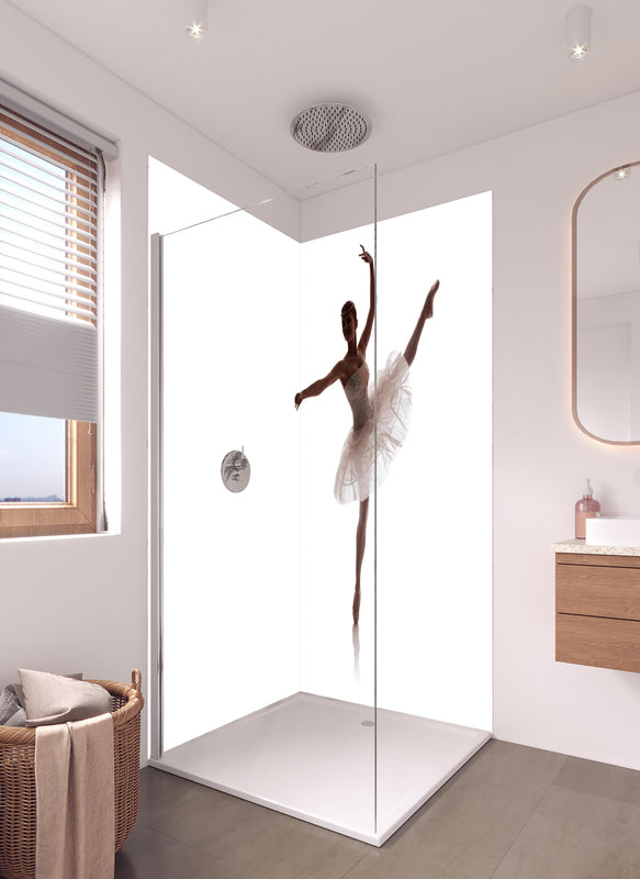 Duschrückwand - Wundervolle Ballerina in hellem Badezimmer mit Regenduschkopf  - zweiteilige Eck-Duschrückwand