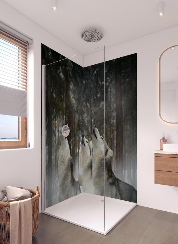 Duschrückwand - drei heulende Wölfe in hellem Badezimmer mit Regenduschkopf  - zweiteilige Eck-Duschrückwand