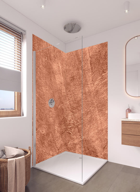 Duschrückwand - gebürstetes belichtetes Kupfer in hellem Badezimmer mit Regenduschkopf  - zweiteilige Eck-Duschrückwand