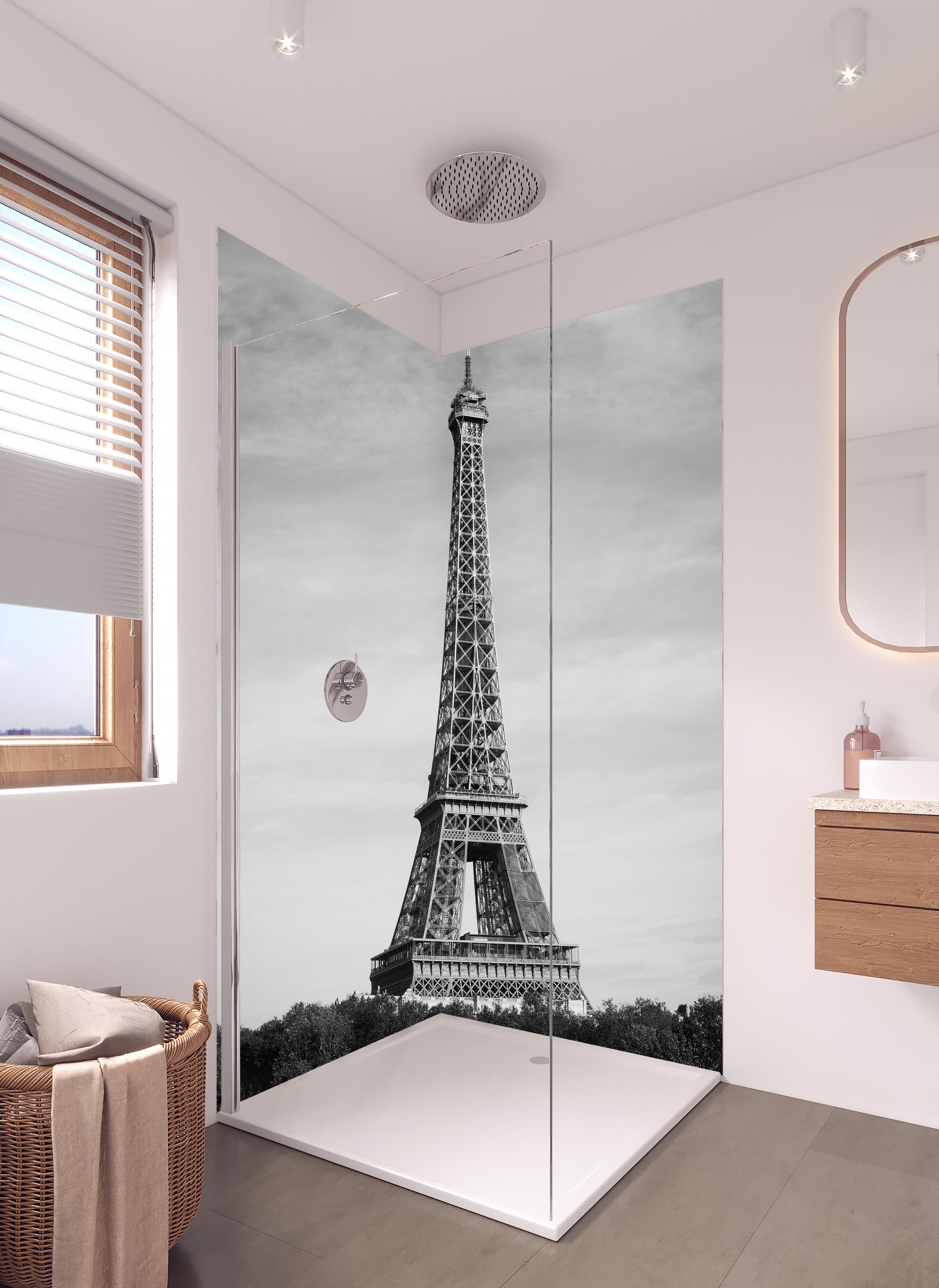 Duschrückwand - Eiffel Turm - Paris, Frankreich in hellem Badezimmer mit Regenduschkopf  - zweiteilige Eck-Duschrückwand