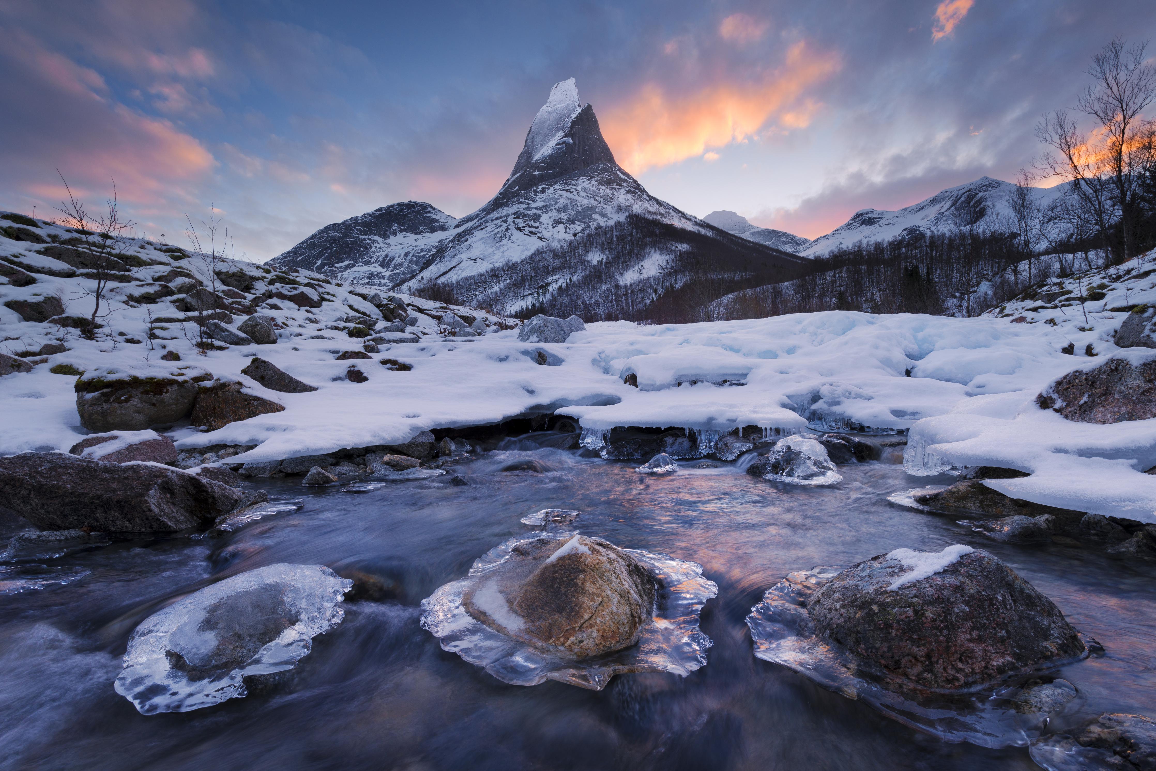 Duschrückwand-Eisige Schneelandschaft am Stetind, Norwegen