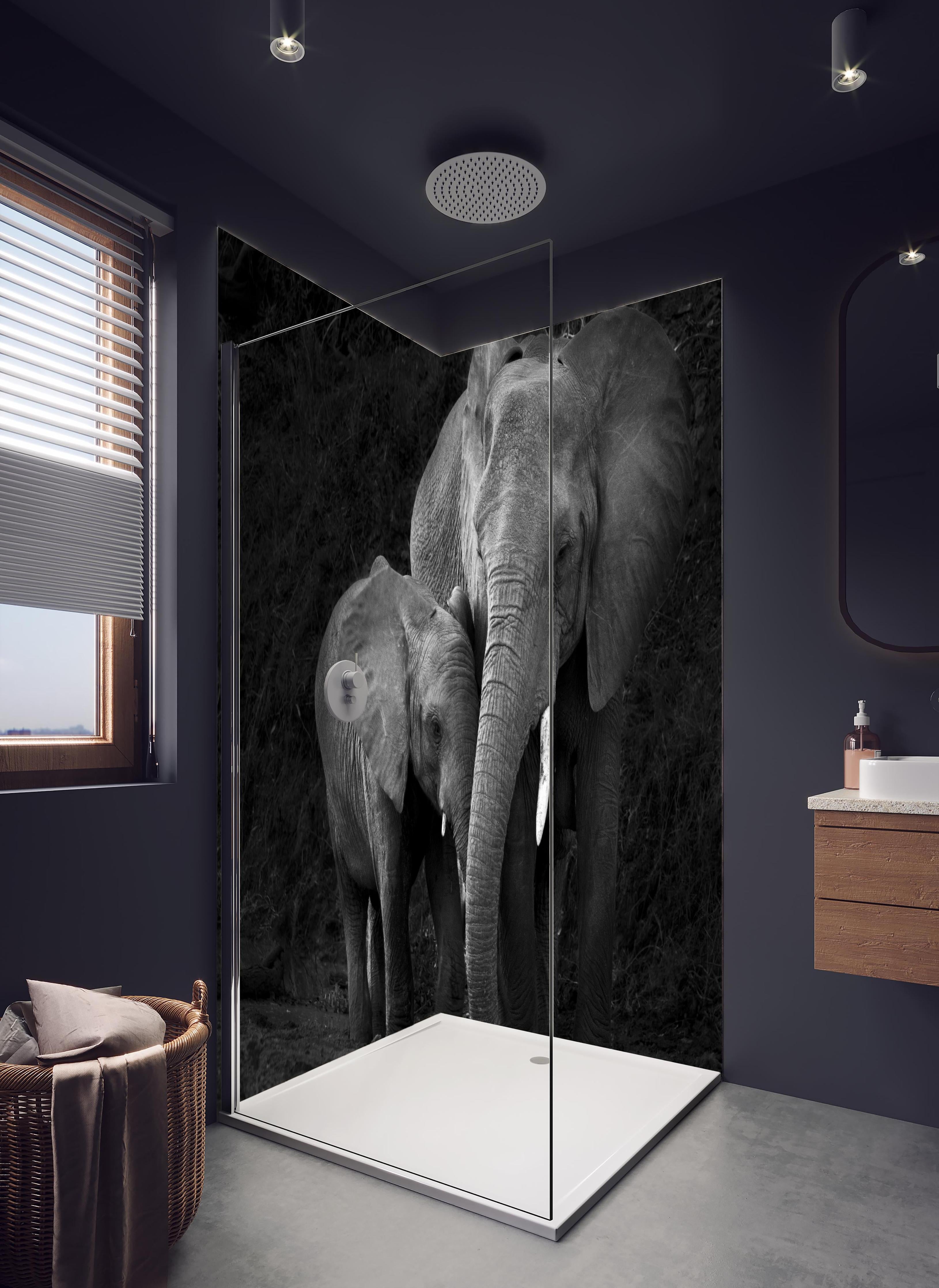 Duschrückwand - Elefanten in der Natur - schwarz-weiß in hellem Badezimmer mit Regenduschkopf  - zweiteilige Eck-Duschrückwand