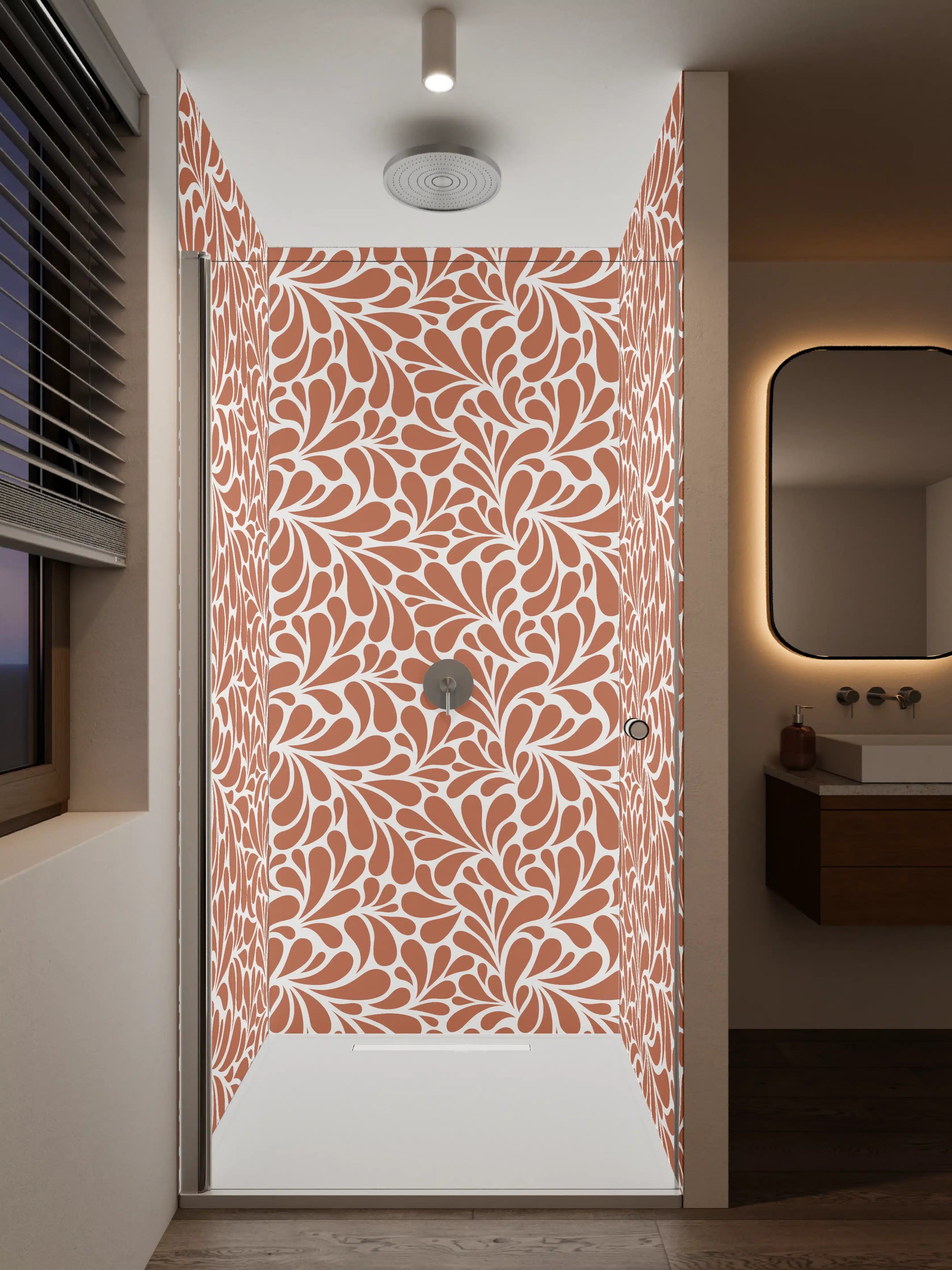 Duschrückwand - Elegante weiße Blumenmuster mit zarter orangefarbener Textur