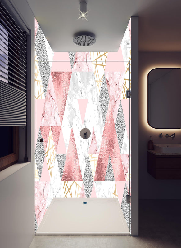 Duschrückwand - Eleganter Marmor Dekor in Rosa und Gold in hellem Badezimmer mit Regenduschkopf  - zweiteilige Eck-Duschrückwand