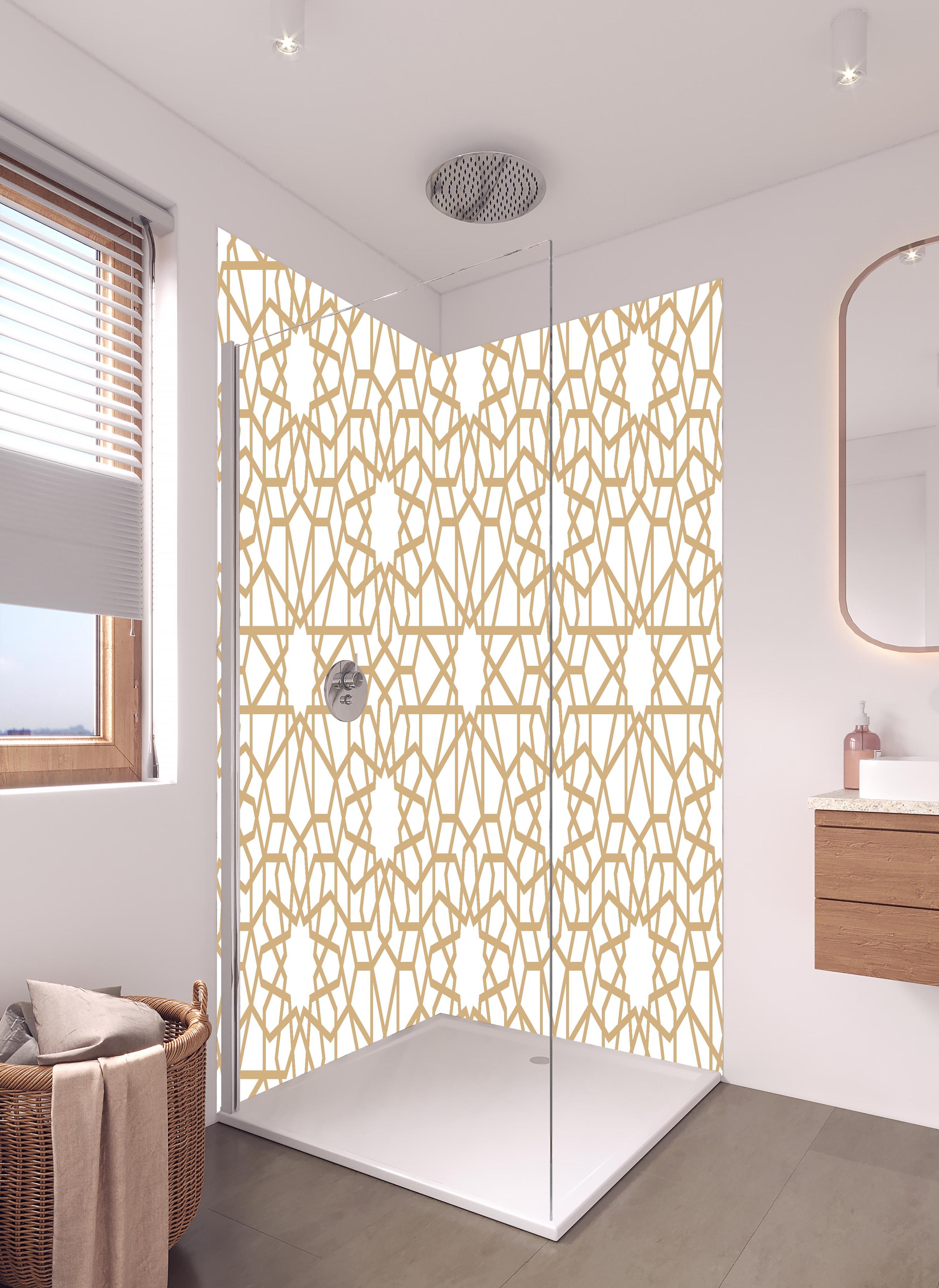 Duschrückwand - Elegantes Arabesken Design in Gold und Weiß in hellem Badezimmer mit Regenduschkopf  - zweiteilige Eck-Duschrückwand