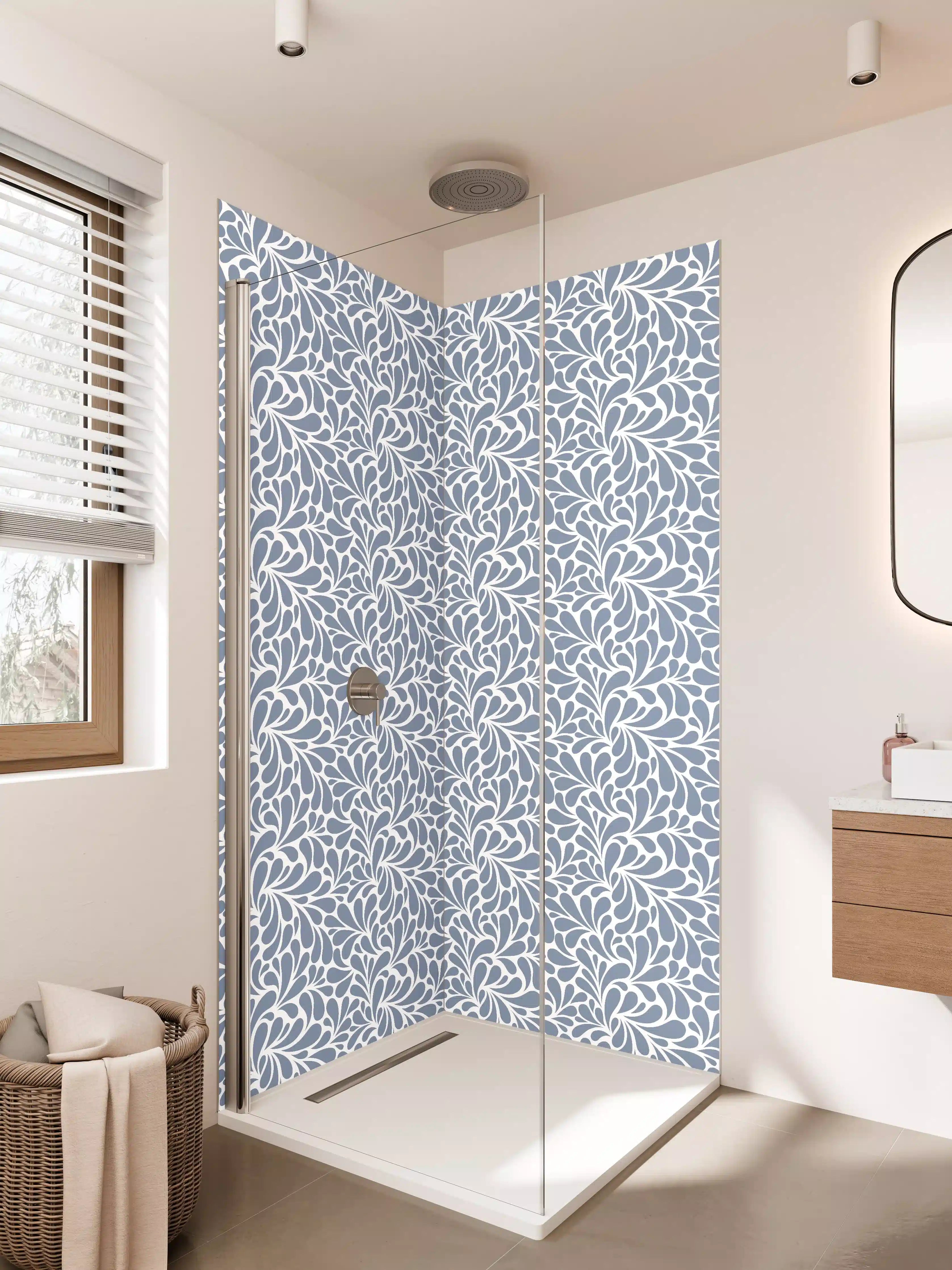 Duschrückwand - Elegantes blau-weißes Floral-Muster