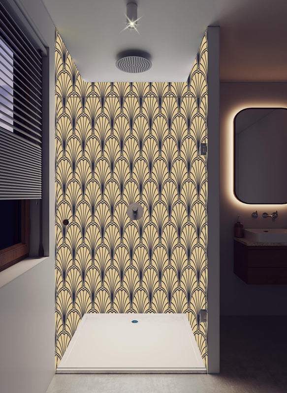 Duschrückwand - Elegantes goldenes Art-Deco-Design in hellem Badezimmer mit Regenduschkopf  - zweiteilige Eck-Duschrückwand