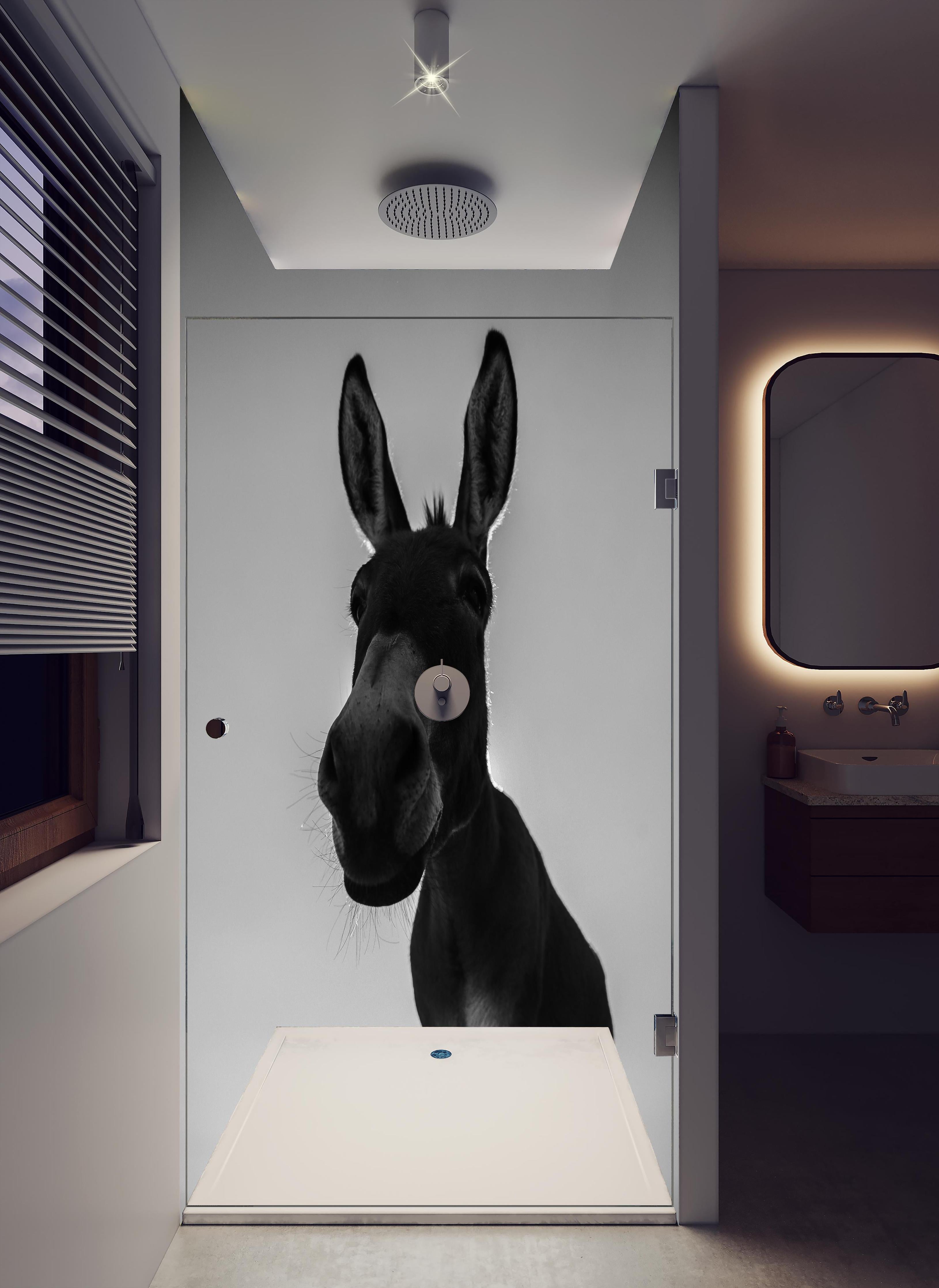 Duschrückwand - Esel - schwarz-weiß in hellem Badezimmer mit Regenduschkopf  - zweiteilige Eck-Duschrückwand