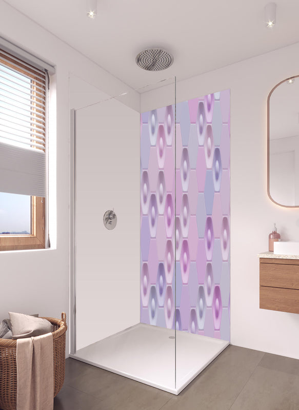 Duschrückwand - Farbenfrohes geometrisches Hexagon-Muster in hellem Badezimmer mit Regenduschkopf  - zweiteilige Eck-Duschrückwand