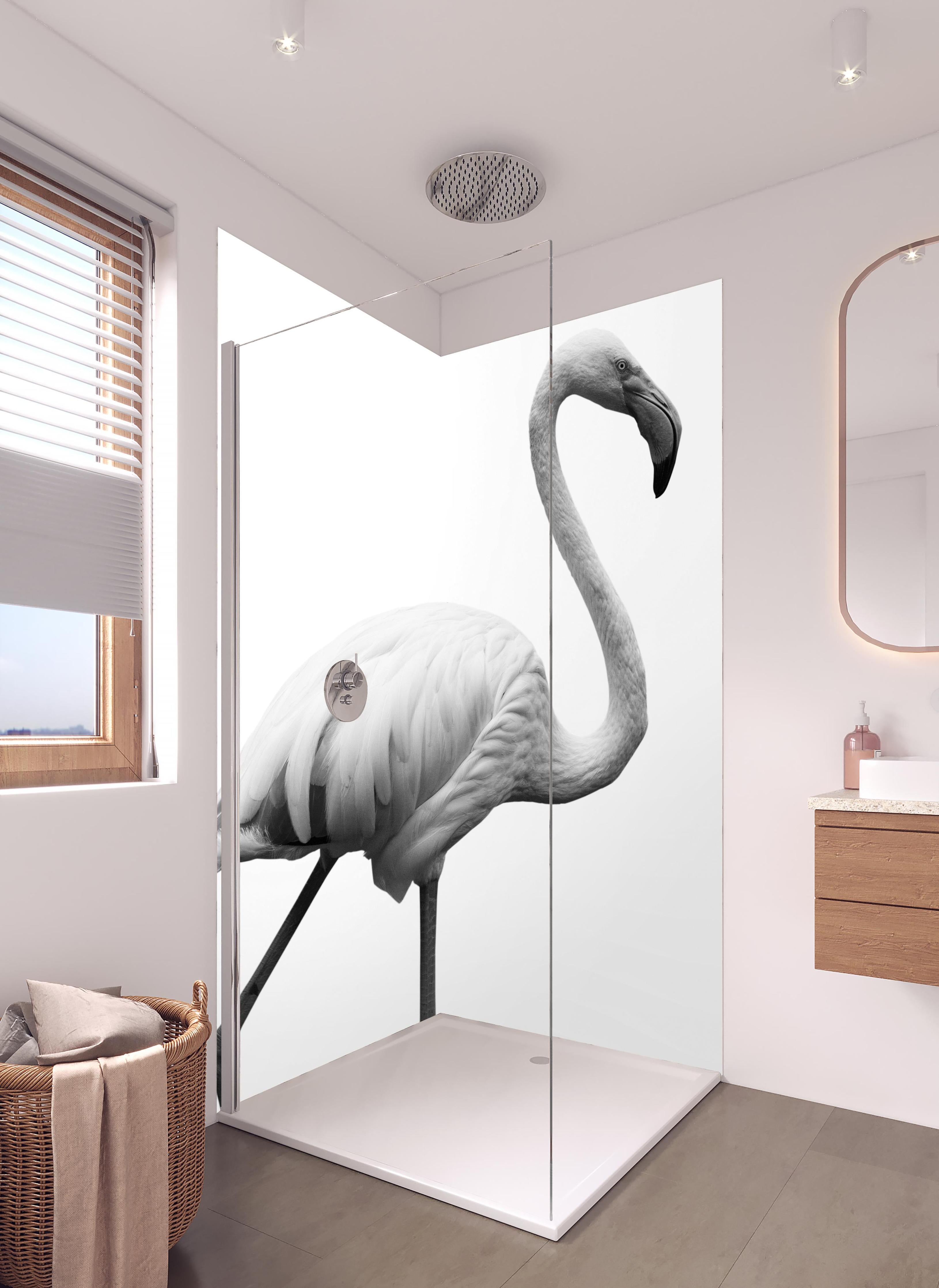 Duschrückwand - Flamingo - schwarz-weiß in hellem Badezimmer mit Regenduschkopf  - zweiteilige Eck-Duschrückwand