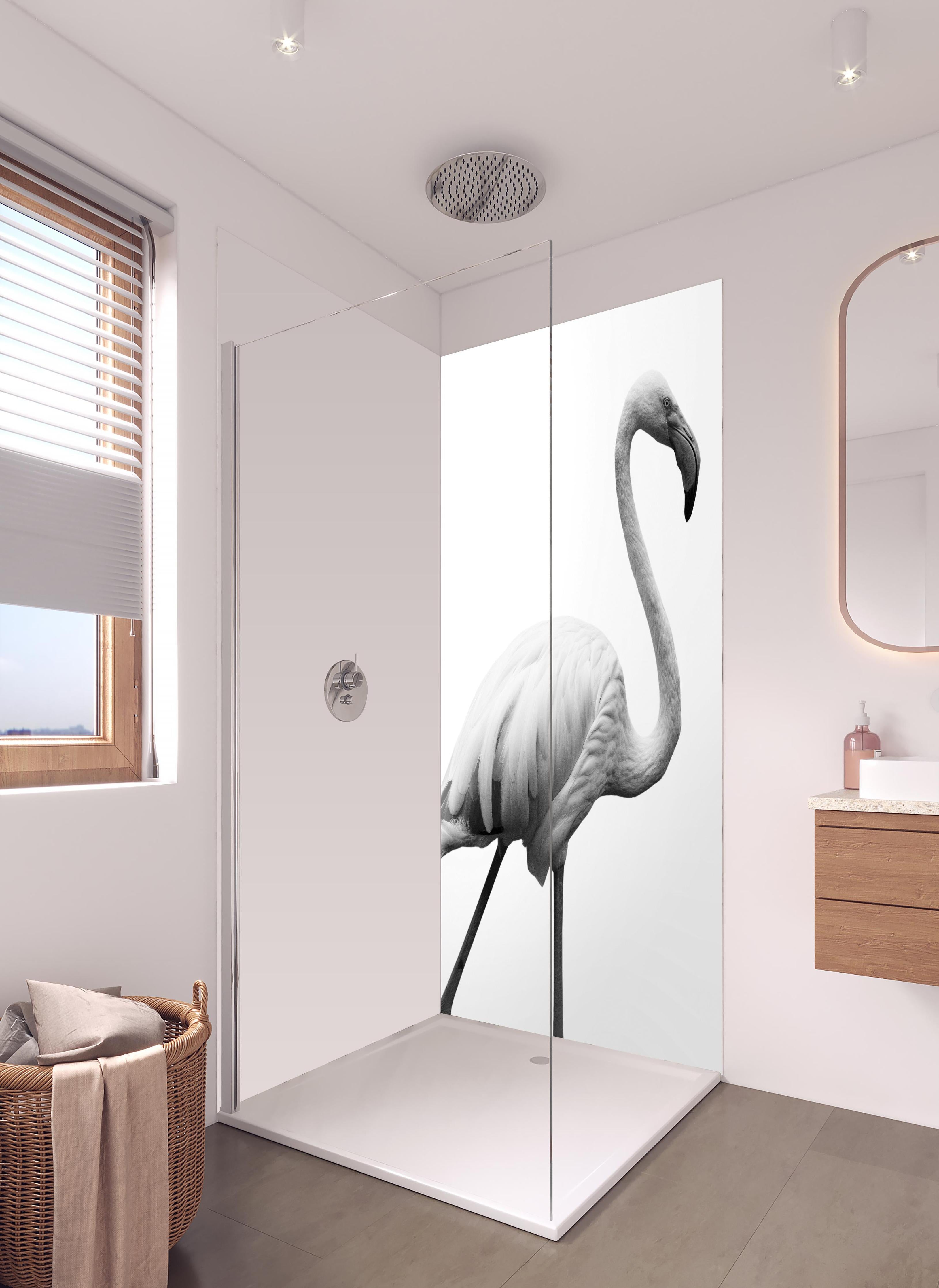 Duschrückwand - Flamingo - schwarz-weiß in hellem Badezimmer mit Regenduschkopf  - zweiteilige Eck-Duschrückwand