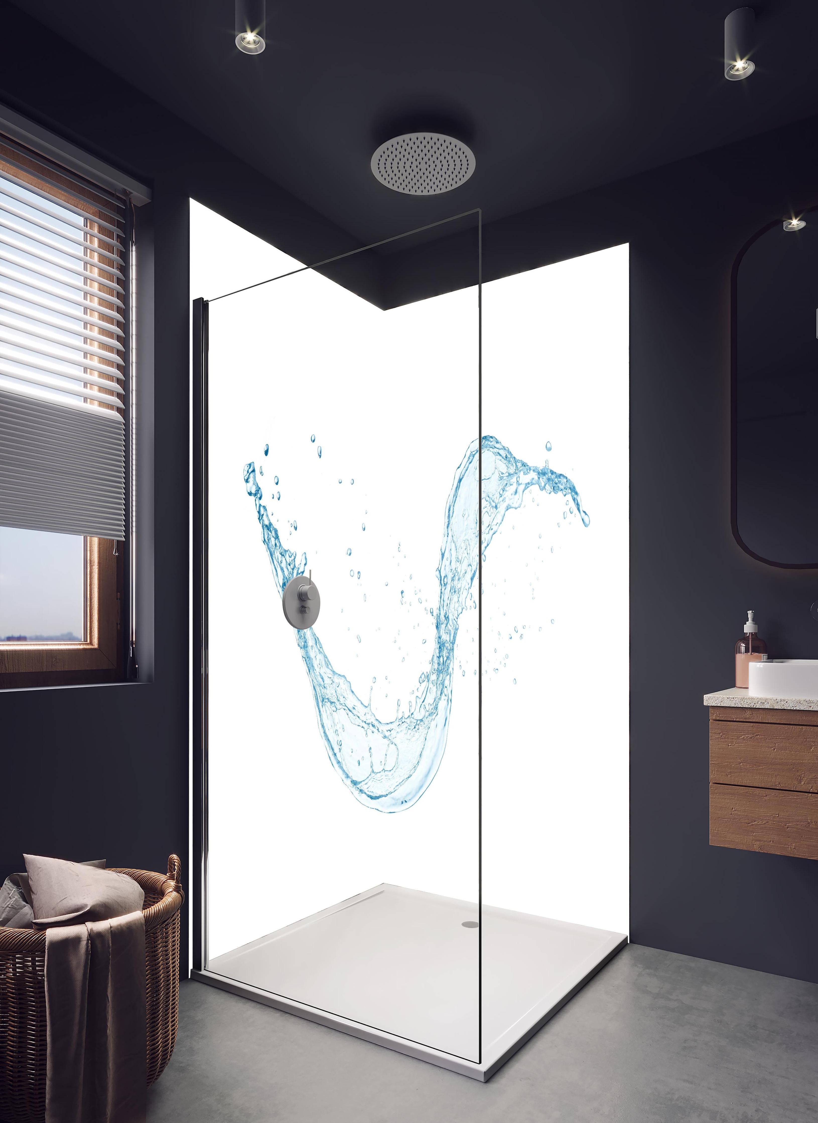 Duschrückwand - Frischer Blauer Wasser Splash Isoliert in hellem Badezimmer mit Regenduschkopf  - zweiteilige Eck-Duschrückwand