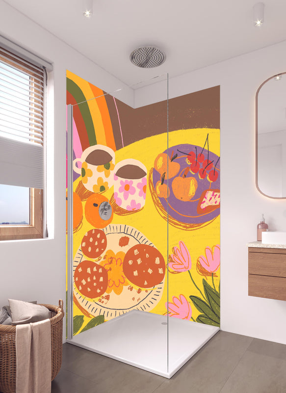 Duschrückwand - Gelber Esstisch - Gemälde in hellem Badezimmer mit Regenduschkopf  - zweiteilige Eck-Duschrückwand