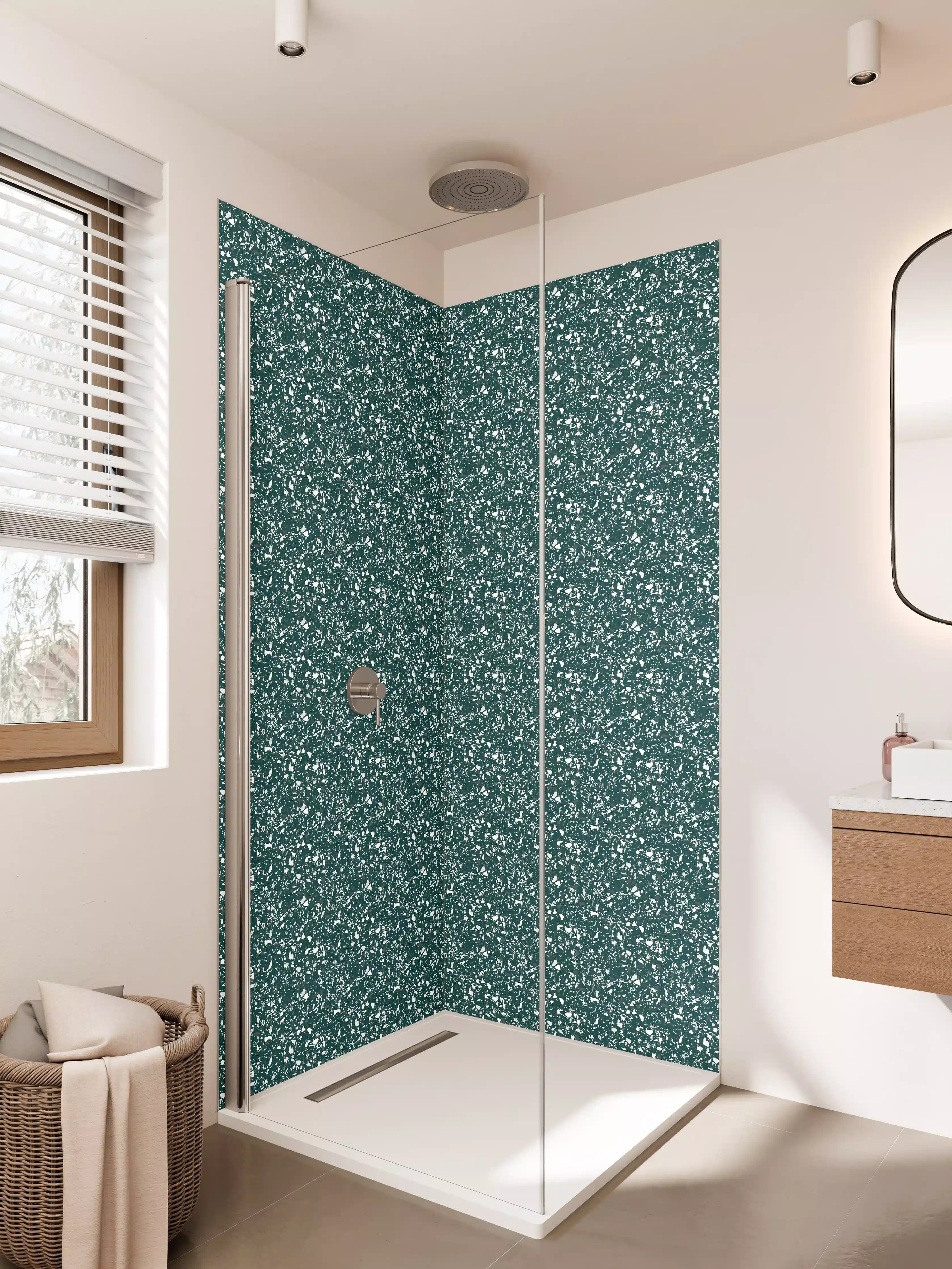 Duschrückwand - Glitzernde dunkelgrüne Oberfläche mit weißen Akzenten